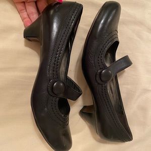 Naturalized pumps 7.5 with strap slight scuffs